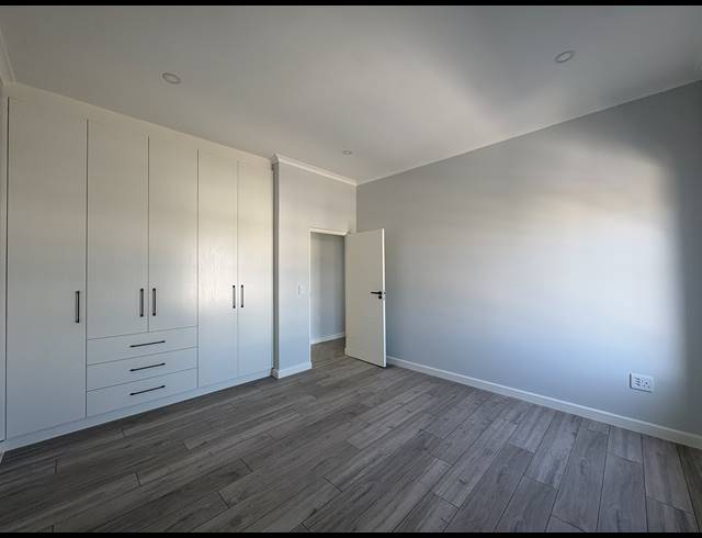 5 BEDROOM HOUSE FOR SALE IN SANDOWN